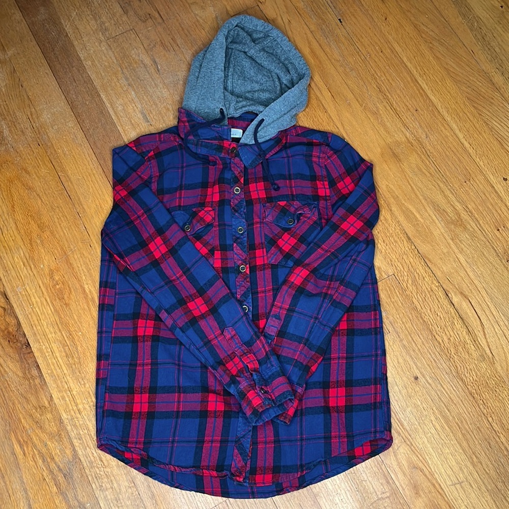 Love Tree size medium ⠀
⠀
Flannel with detachable cotton hood ⠀
⠀
Lightly used